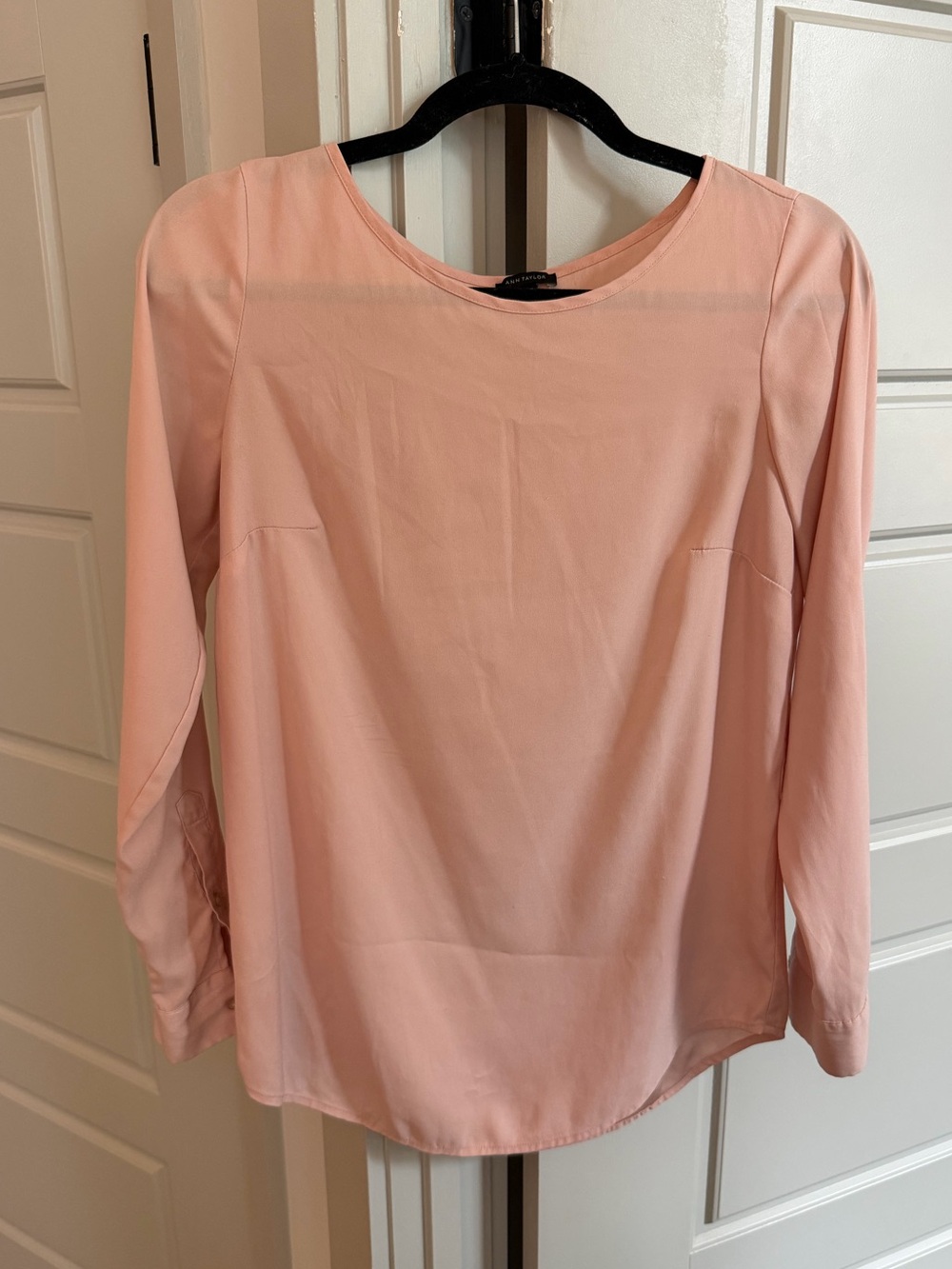 Ann Taylor Women’s Long Sleeve Dress Shirt